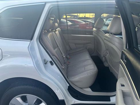 Used 2011 Subaru Outback 2.5i Premium image 16