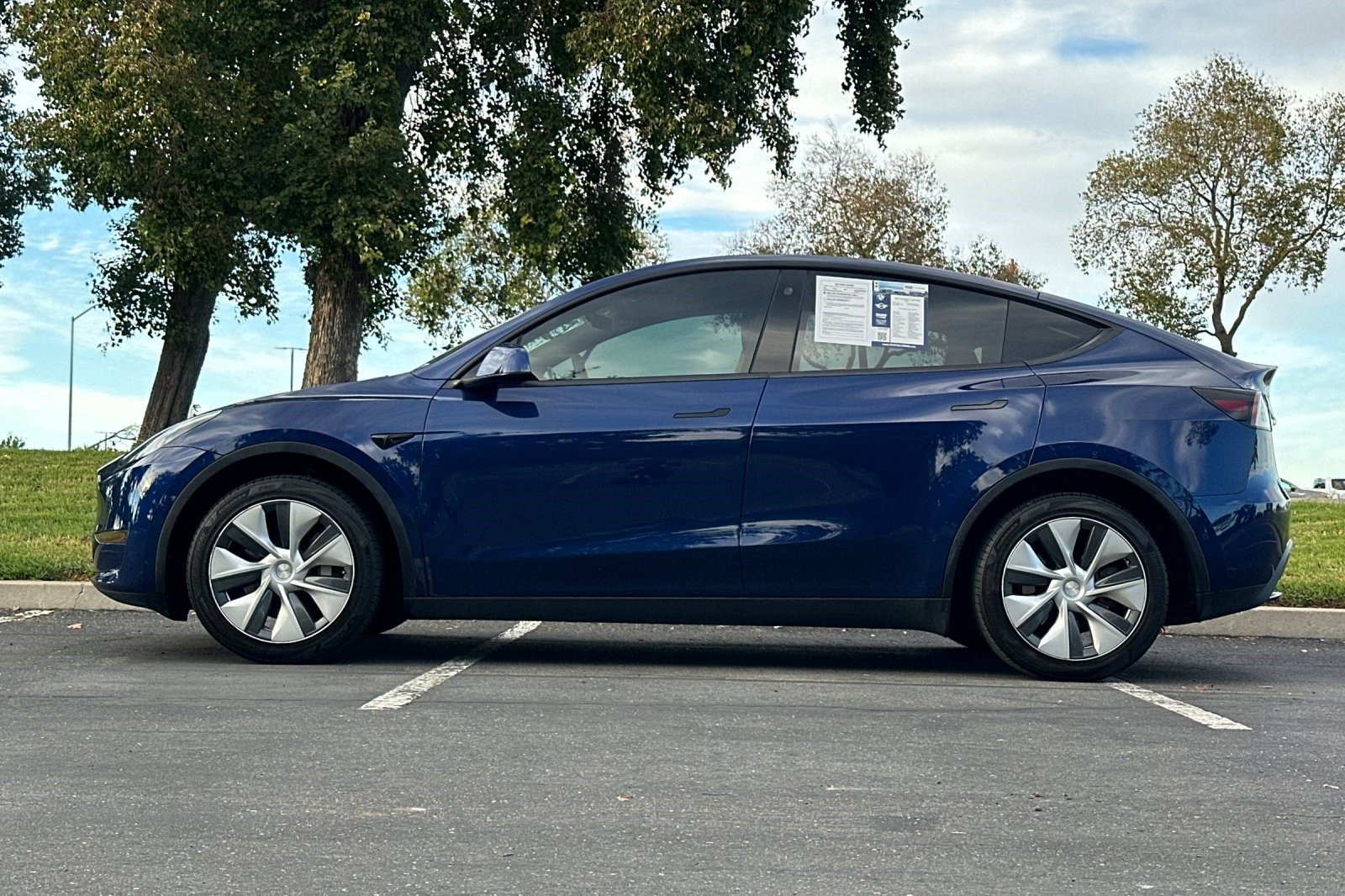 Used 2022 Tesla Model Y Long Range AWD/4WD image 8