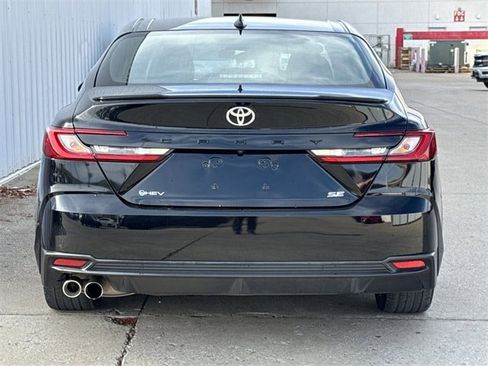 Used 2025 Toyota Camry SE image 5