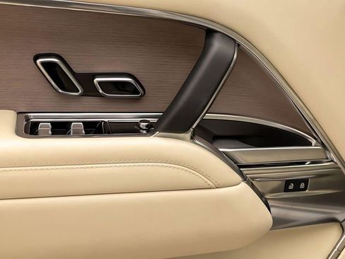 Used 2025 Land Rover Range Rover Autobiography image 22