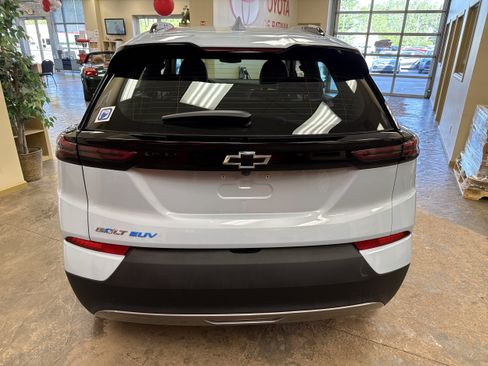 Used 2023 Chevrolet Bolt EUV LT FWD image 9
