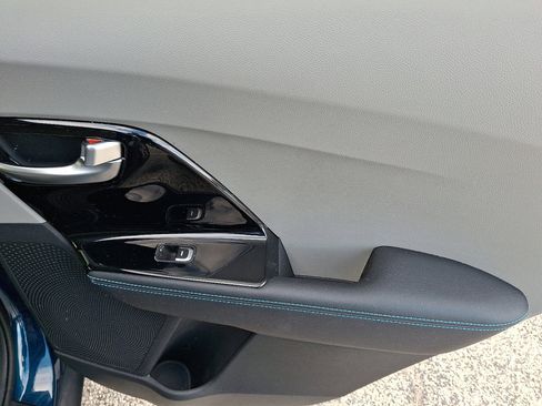 Used 2022 Kia Niro LXS image 14