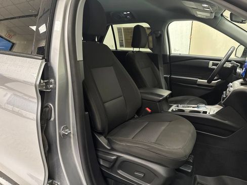 Used 2023 Ford Explorer XLT AWD/4WD image 30