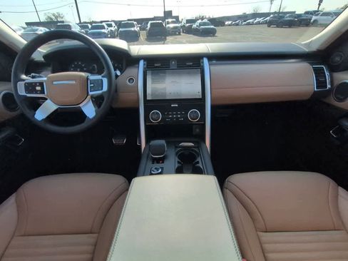 Used 2025 Land Rover Discovery Metropolitan Edition AWD/4WD image 15