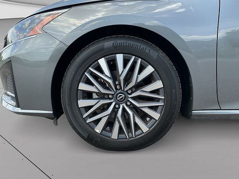Used 2025 Nissan Altima 2.5 SV FWD image 9