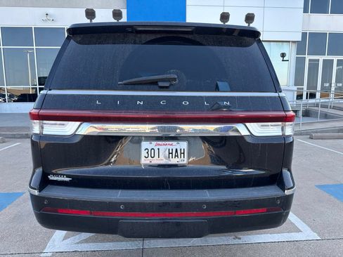 Used 2022 Lincoln Navigator Reserve AWD/4WD image 6