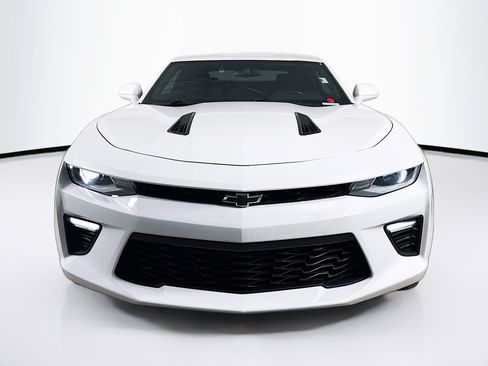 Used 2018 Chevrolet Camaro SS RWD image 3