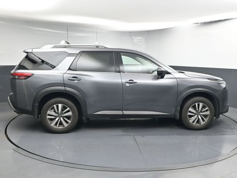 Certified 2025 Nissan Pathfinder SL image 9