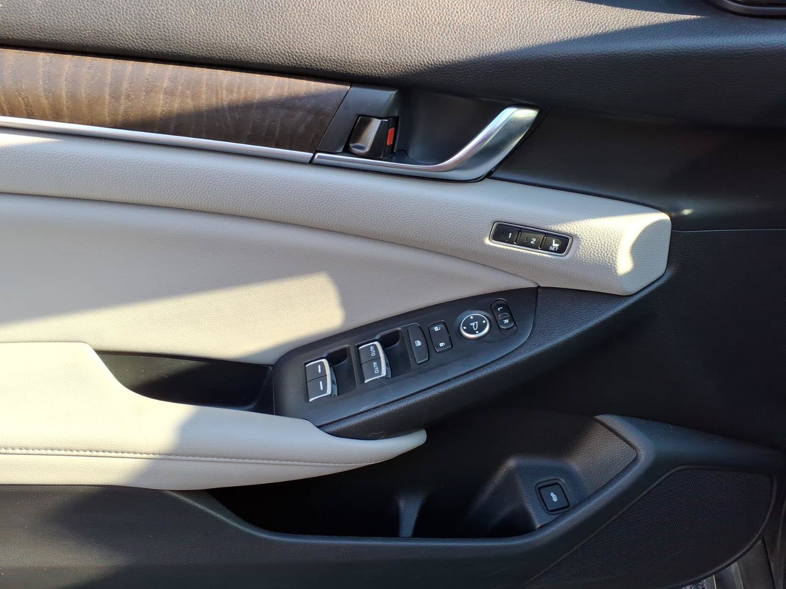 Used 2018 Honda Accord EX-L image 11