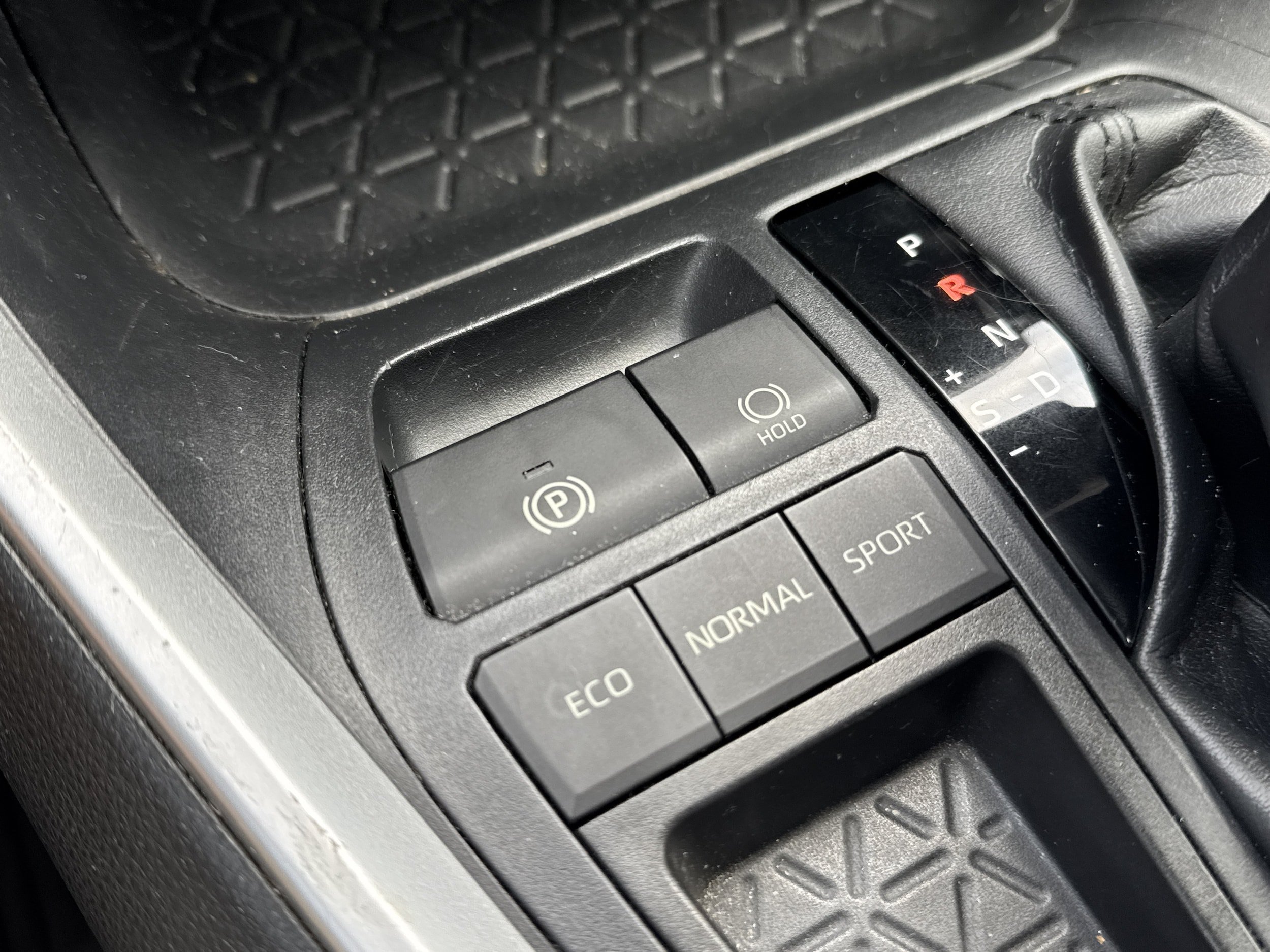Used 2019 Toyota RAV4 XLE FWD image 31