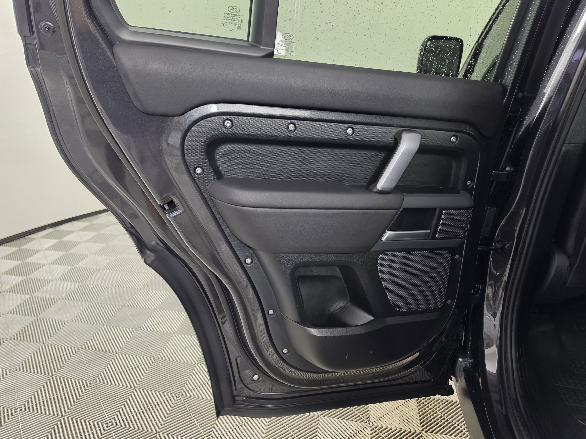 Used 2024 Land Rover Defender 110 X-Dynamic SE AWD/4WD image 28