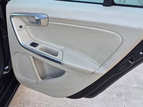 Used 2015 Volvo V60 T5 Premier image 47