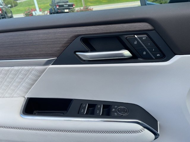 Used 2024 GMC Acadia Denali AWD/4WD image 8