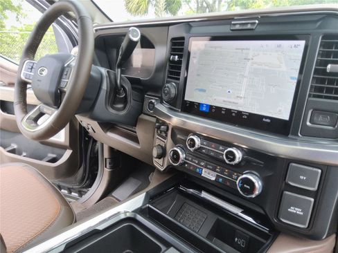 New 2025 Ford F250 King Ranch w/ Chrome Package AWD/4WD image 32