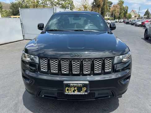 Used 2018 Jeep Grand Cherokee Altitude RWD image 7