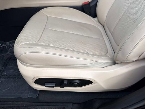 Used 2023 Jeep Grand Cherokee Limited w/ Luxury Tech Group II RWD image 28