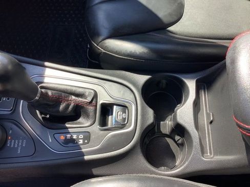 Used 2020 Jeep Cherokee Trailhawk w/ Cold Weather Group image 35