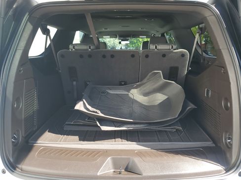 Used 2023 Chevrolet Suburban LT RWD image 10