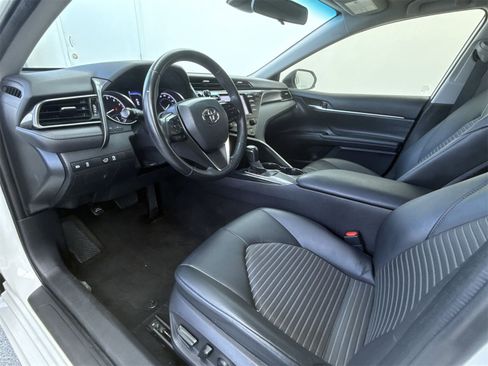 Used 2020 Toyota Camry SE image 12