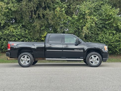 Used 2012 GMC Sierra 2500 Denali w/ Suspension Package, Off-Road image 5