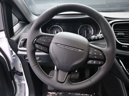 New 2027 Chrysler Pacifica Limited AWD/4WD image 29