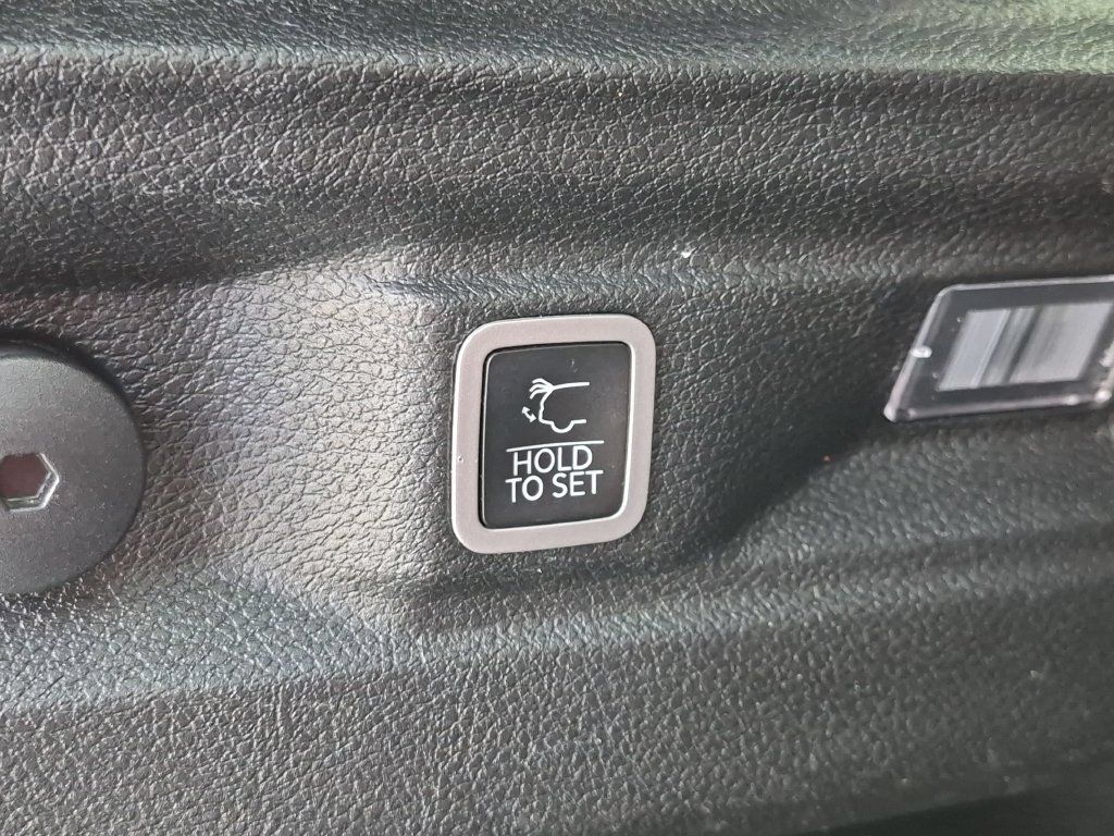 Used 2023 Jeep Grand Cherokee L Limited w/ Luxury Tech Group II AWD/4WD image 9