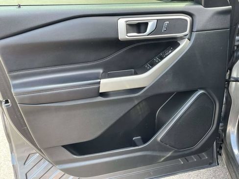 Used 2022 Ford Explorer XLT RWD image 11