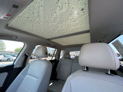 Used 2018 Volkswagen Tiguan SE w/ Panoramic Sunroof Package AWD/4WD image 30