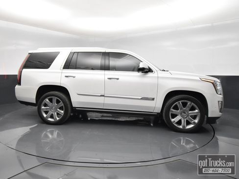 Used 2020 Cadillac Escalade Premium Luxury AWD/4WD image 49