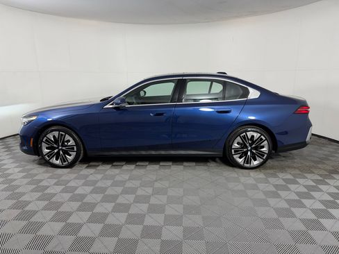 Used 2026 BMW 530i RWD image 2