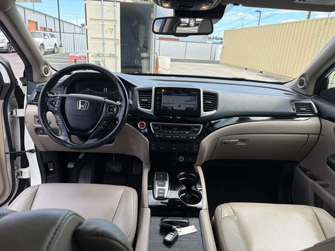 Used 2018 Honda Pilot Elite image 12