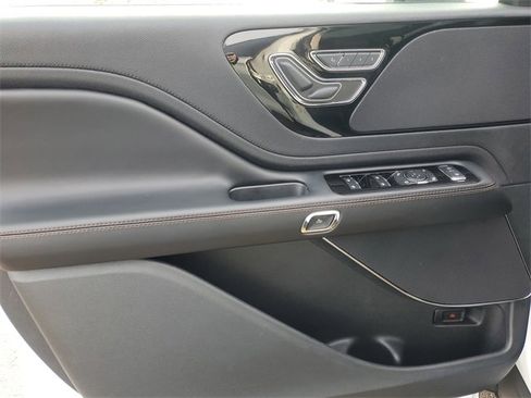 Used 2023 Lincoln Aviator AWD w/ Premium Package image 12