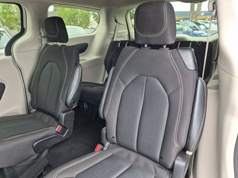 Used 2023 Chrysler Voyager LX FWD image 14