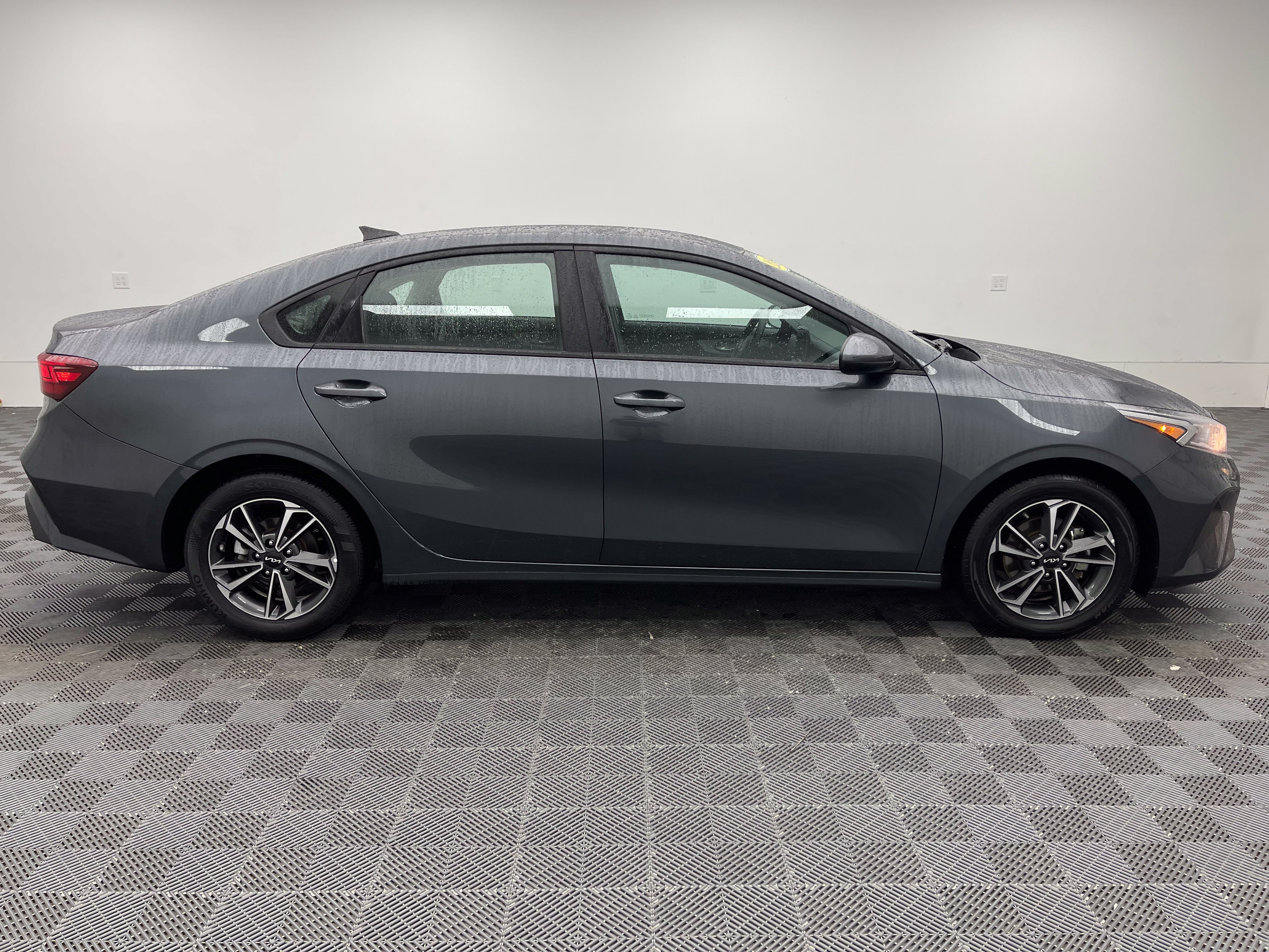 Used 2024 Kia Forte LXS FWD image 5