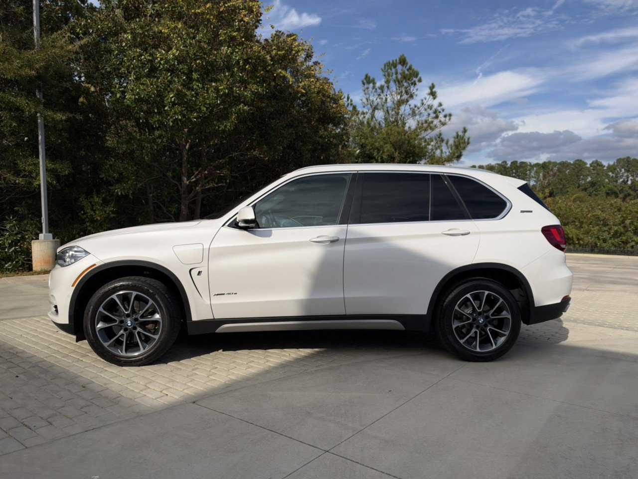 Used 2018 BMW X5 xDrive40e w/ Driving Assistance Package AWD/4WD image 3