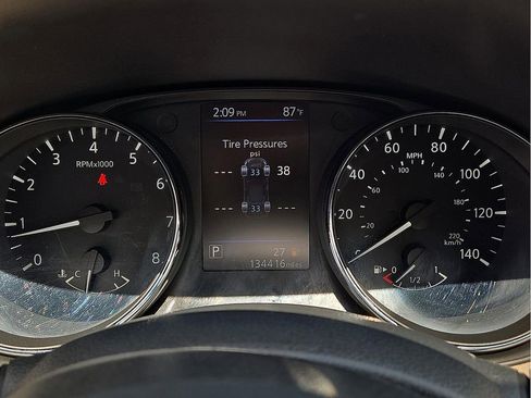 Used 2019 Nissan Rogue SV w/ Premium Package FWD image 18