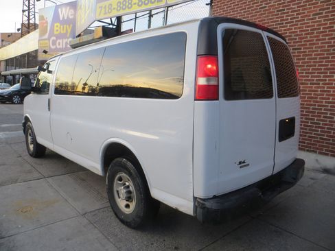 Used 2016 Chevrolet Express 2500 LS image 21