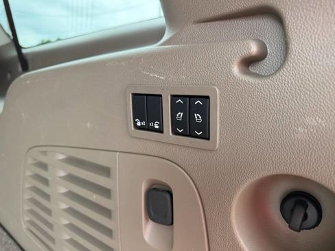 Used 2017 Chevrolet Suburban LT AWD/4WD image 23