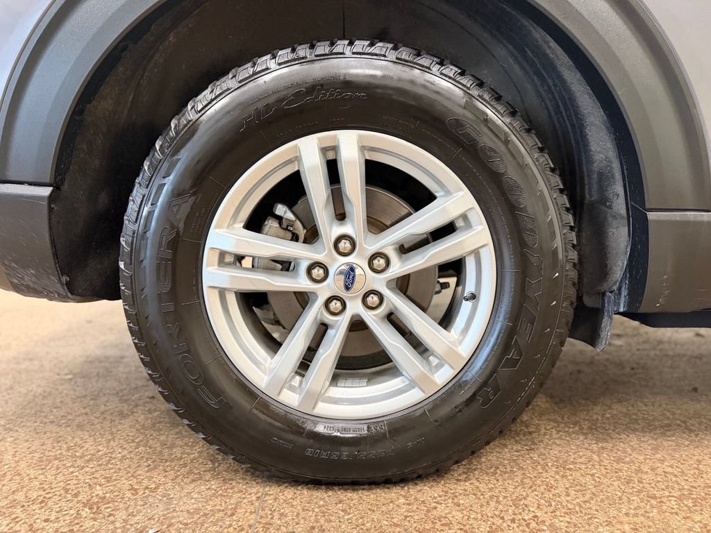 Used 2022 Ford Explorer XLT w/ Equipment Group 202A AWD/4WD image 27