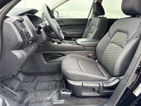 Used 2024 Nissan Pathfinder S image 23