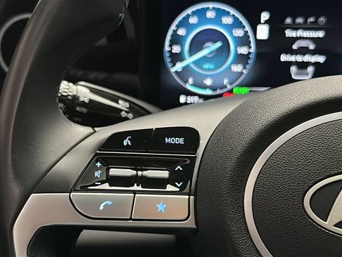 Certified 2025 Hyundai Elantra Limited FWD image 24