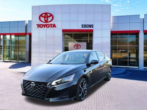 Used 2024 Nissan Altima 2.5 SR FWD image 10