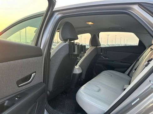 Used 2025 Hyundai Elantra Limited FWD image 10