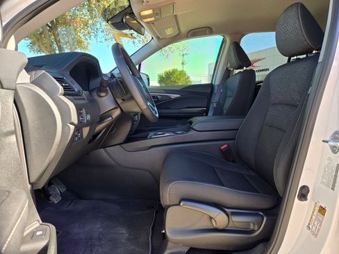 Used 2025 Honda Ridgeline Sport image 9