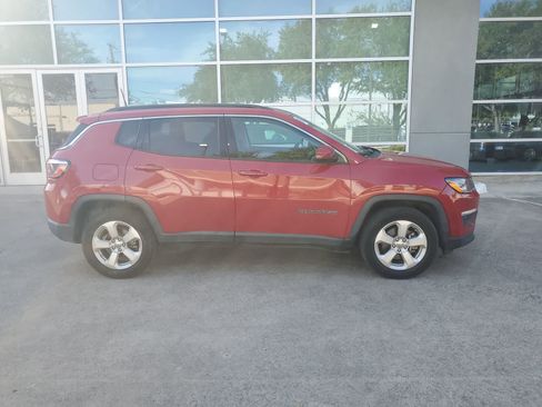 Used 2019 Jeep Compass Latitude FWD image 7