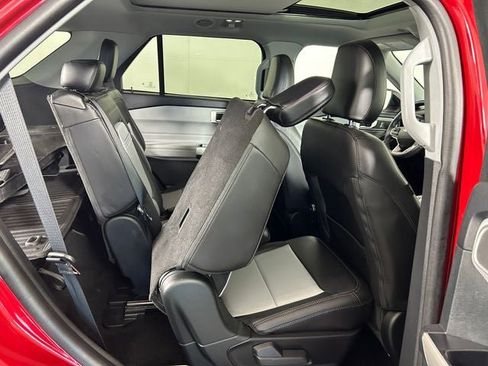 Used 2024 Ford Explorer XLT w/ Equipment Group 202A AWD/4WD image 27