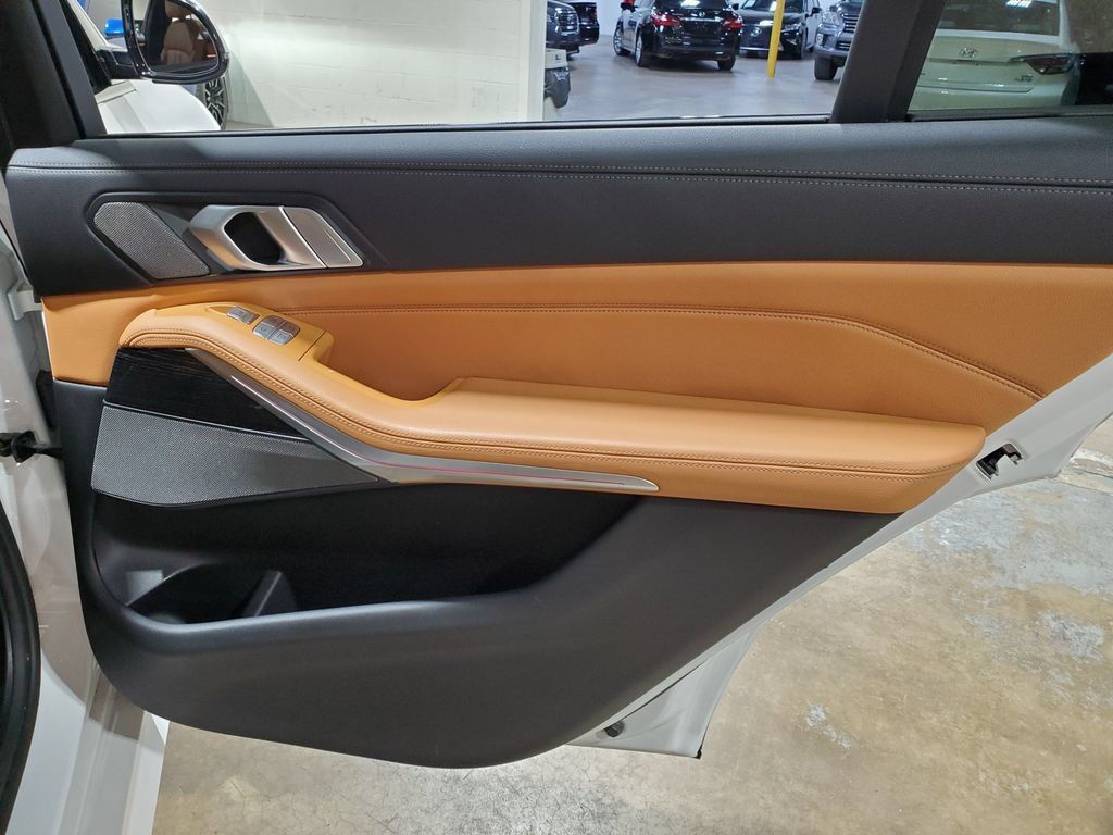 Used 2019 BMW X7 xDrive50i w/ M Sport Package AWD/4WD image 26