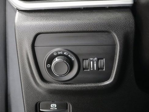 Certified 2025 Jeep Grand Cherokee Laredo w/ Luxury Tech Group I image 20