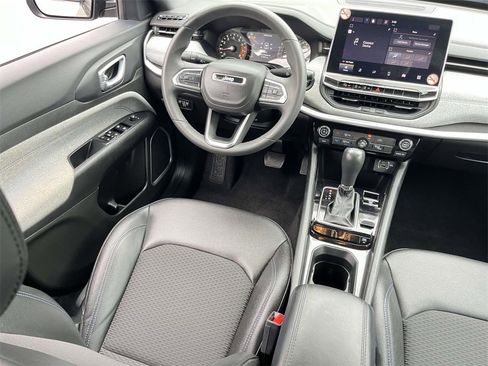 Used 2024 Jeep Compass Latitude image 27