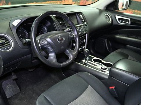 Used 2018 Nissan Pathfinder SV image 22